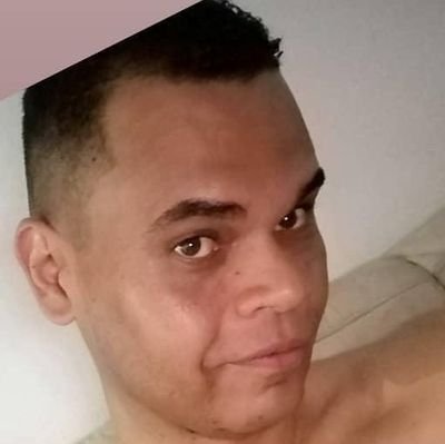 henriqueabreu_'s profile picture. int main(void) { /*alma incompleta, em total desapego, em completa ansiedade, etéreo.*/ return 0; }