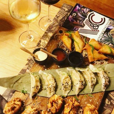 Vinatería 2.0 con los mejores vinos, tapas y cañas en el Carmen.Desde el 10 de diciembre de 2018 tambien en Viesques. C/Corin tellado 22 tlf: +34 984 497 262
