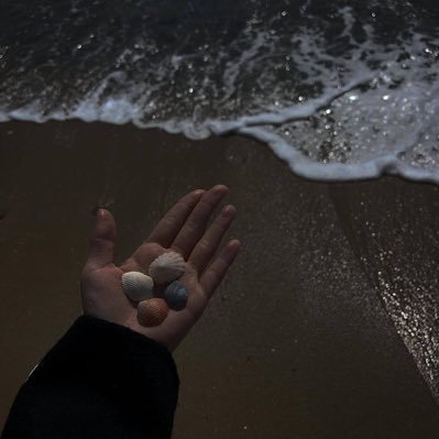 du3a_226's profile picture. - إذا مررت من هنآ أستغفر 💬🖤.