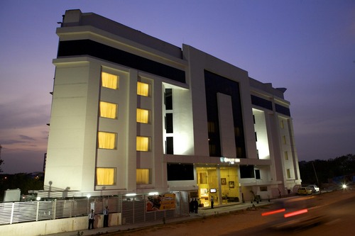 This budget hotel in Hyderabad is located in Gachibowli is minutes away from the city's main commercial, shopping, the film theaters and entertainment hub.
