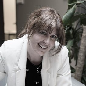 Professeure en relations publiques à l'Université TÉLUQ