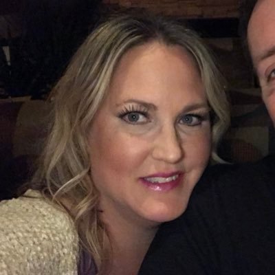 jenpaws's profile picture. Mom of 4