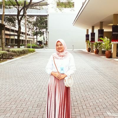 syifaaazzahra25's profile picture. Live Life