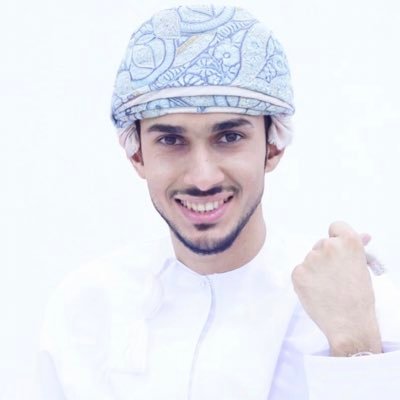 من يدري لعل هناك سحرا في قصائدنا ...