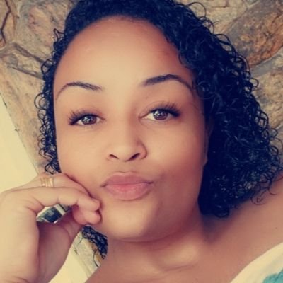 EmmanuelleMatta's profile picture. Decidi recomeçar a história. Entretanto, preferi substituir o 'era uma vez' pelo 'é dessa vez'..