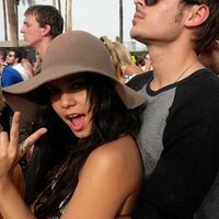 Zachary e Vanessa - @zanessa_myair Twitter Profile Photo