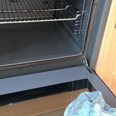 Visit https://t.co/PLQZ9A0rSJ for the latest help on cleaning round home. We clean from ovens end of tenancy cleaning Carpet cleaning,commercial cleaning 👌