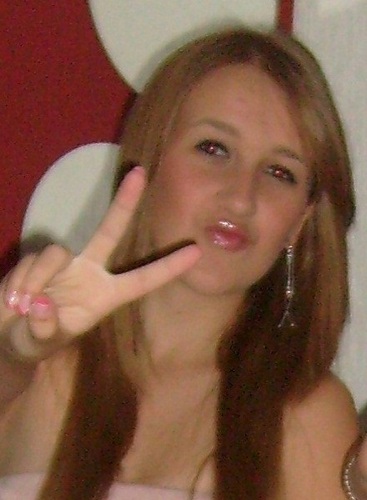 Olá! Adoro pizza de catupiry e de pintar as unhas de rosa, e sou gremista, então follow aí *-*