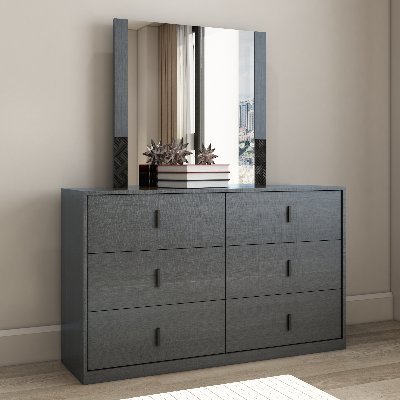 4QmMuOsZrJNYcuy's profile picture. 