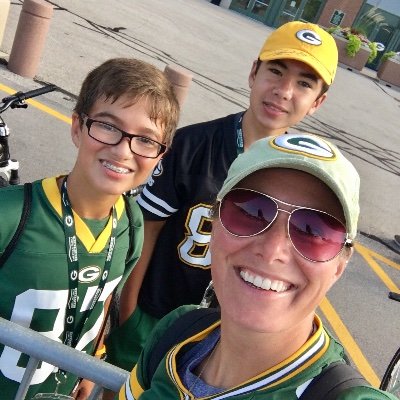 Mom | Wife | #Packers Fanatic 🏈🏈🏈 | Packer Shrine Curator | #nuskeshrine | Shareholder | Season Ticket Holder | Concert junkie | #Halestorm Fan |