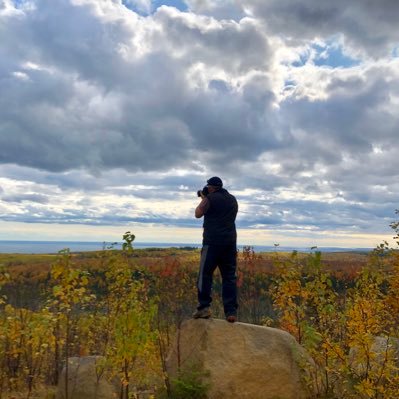 Amateur photographer, avid birder, outoor lover and rabid Toronto Maple Leafs and Toronto Blue Jays fan.