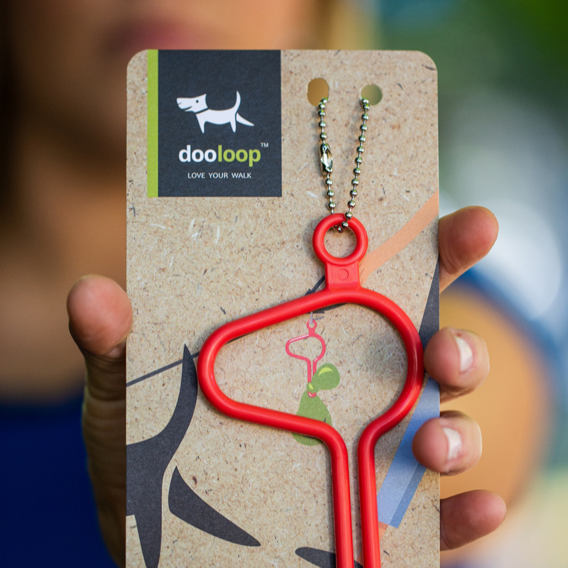 Free your hands with the dooloop™, a leash accessory that carries your dog's poop bags for you until you toss them in the trash.
#loveyourwalk 🐶🌎