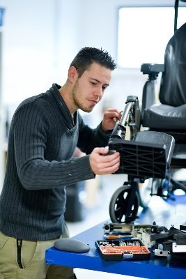 Nous récupérons le matériel médical plus utilisé chez les particuliers/établissements. Après un tri, une partie est entièrement rénovée, testée et vendu