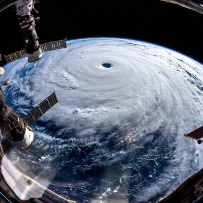 台風シーズンだけ、役に立つアカウント--------是非、この秋だけでもフォローしてみてください。---何か最新の情報はDMいただけると幸いです。