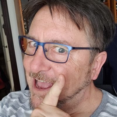 El mundo no es así. Al mundo lo hacemos. El mundo es arcilla en manos de un artista. Nosotros somos los artistas. Empecemos a mejorarlo desde nuestros rincones.
