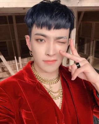 AttinySweetb's profile picture. solo quería  saber el nombre de la canción y terminé  staneando  a 8 angelitos 👼
#Atteez ⭐🔥