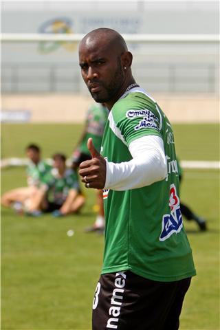 Felipe Baloy, jugador panameño de Futbol. Trayectoria: Eurokickers, Gremio, DIM, Monterrey, Santos, Selección Panamá