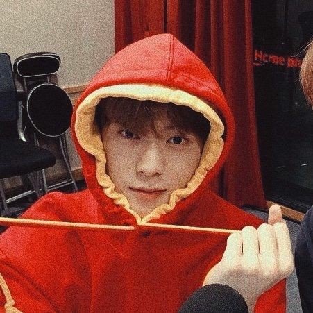 KwlrbGFHl3DiT38's profile picture. s i n g l e