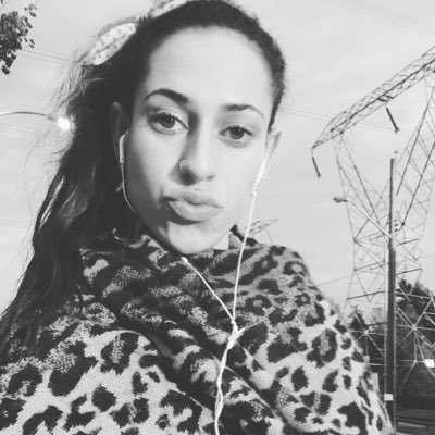 TefyZecha's profile picture. Living life with lifelong dreams✨