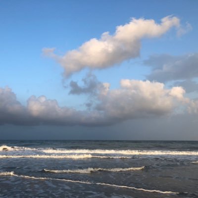 هنا نرتوت لصور البحر , ونسولف عن قصص و أساطير وقصائد عن البحر 🌊💙💙. تغريداتي عن البحر ف مفضلتي الحلوه ):