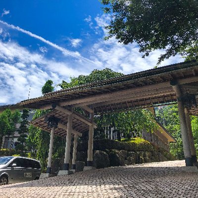 箱根強羅温泉にある強羅花扇は全館畳敷き、自家源泉掛け流しのにごり湯、全室露天風呂付き客室、京会席と飛騨牛料理、強羅随一の眺望が人気の旅館です。大切な方とゆったりとした時間をお過ごしください。