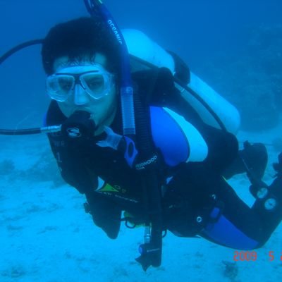 Mansour73209106's profile picture. ‏عندما ارى عقليات البعض يزيد احترامي لذاتي.
بين الرغبة وعدم الاهتمام انشأت ماهو أجمل لنفسي .
بالتأكيد لست الأفضل ولاكن اصنع مايسعدني.