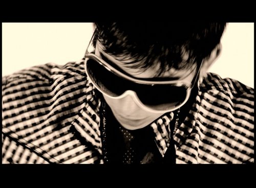 soy cantante de reggaeton y modelo