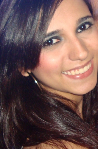 'Universitária do curso de Jornalismo, filha, amiga, apaixonada e aspirante por um futuro brilhante, principalmente.'