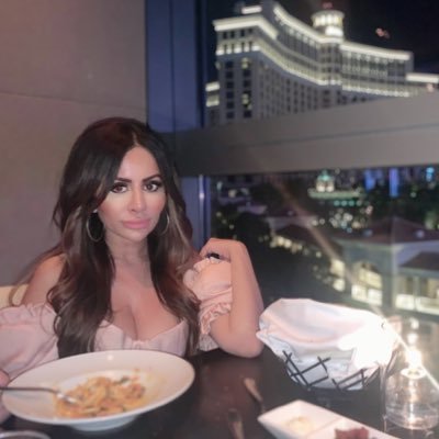 _Mona_Mohammad_'s profile picture. Fashion, Beauty, and NBA lover who enjoys spending her free time on celebrity blogs, travelling, eating and reading Harper's Baazar.