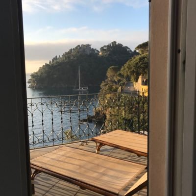 SmokeWanderer's profile picture. “Les hommes de génie sont des météores destinés à brûler pour éclairer leur siècle.” Napoléon Bonaparte