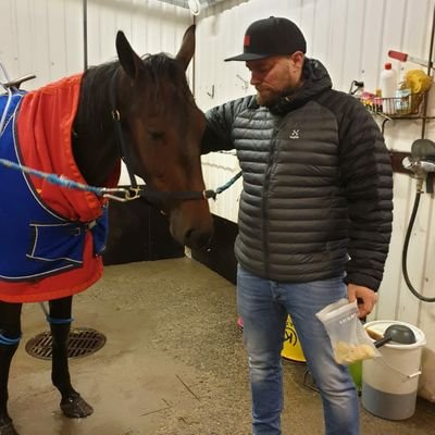 Ravit, jääkiekko, golf ja moottoriurheilu tuovat mielenkiintoa ja iloa yrittävään arkeen.