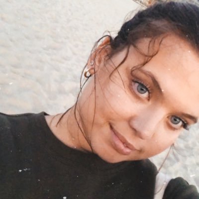 mariiibraga's profile picture. Às vezes leio o dicionário