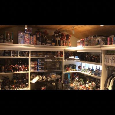 2uBM83bcWkf8jbw's profile picture. 「マッツのオモチャ部屋」というつたない動画上げております！オモチャ、クルマ、バイク、プラモ、時計、服などカッコいいものなんでも大好きの物欲オヤジです。無言フォローお許しください。ヨロシクお願いします！　追加　クルマ、バイク、時計は「マッツのオモチャガレージ」に上げるようにしました。