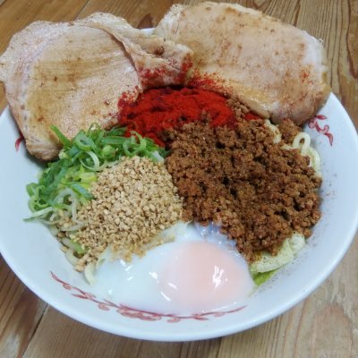 鶴見 自家製麺てんかです。
営業時間
昼 11:30 ~14:00
夜 17:30ー19:30
夜営業はテイクアウトのみで店内食はありません。売り切れ次第終了有り
定休日 月曜夜・火曜
