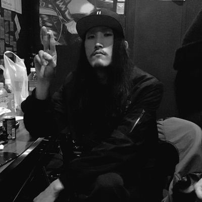 Leftというバンドでドラムを叩いています。Ailet Records所属。
OGAHMというバンドでもドラムを叩いています。
好きな食べ物はグラタンです。