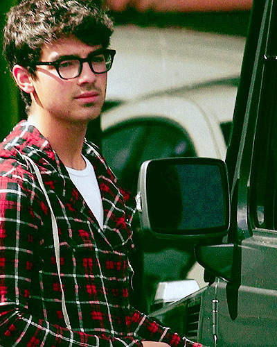 FuckJoenas's profile picture. Single.Bi.Possibly looking.Talk to me.&&I'd love to make you scream.