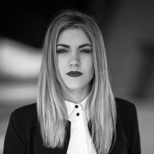 Seebypeyton's profile picture. Ma Boutique ETSY | Modèle CV modernes | Cartes à gratter
🚀Freelance Graphic Designer
Marketing Manager #opentowork
Based in Lyon.