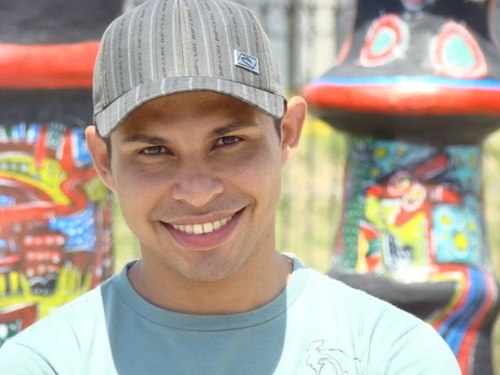 Professor de Matemática e aluno, nerd's moderno, amante de MPB, ELETRÔNICA E HOUSE, defensor da liberdade de expressão e pensamento, político, auto-crítico.