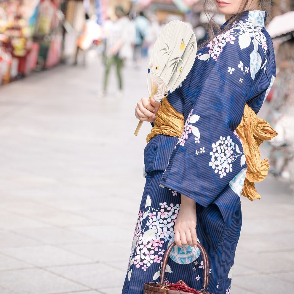 BlueWat21743578's profile picture. 海を見に行くのが大好き。波の音を聞いたりカモメが風に舞うのを見たり、貝殻拾って帰るんだ。家に居ると電気代スゴくない？