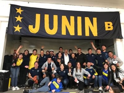 El escudo de Boca se alza en lo más alto cuando nos solidarizamos con los niños más carenciados 💙💛💙