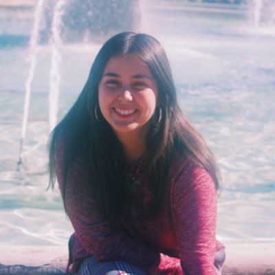 20. ✝️. En el punto medio entre millennial y centennial. Estudio Comunicación-Publicidad en FIC-UdelaR.