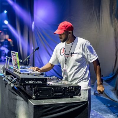 International Tour Dj @otgenasis |Producer Credits @otgenasis,@ohgeesy Somewhere on Stage W the WAV