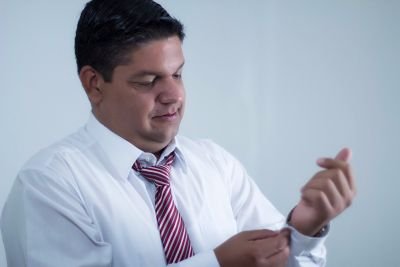 consultor internacional en inteligencia, contrainteligencia y seguridad ejecutiva. doctorado honorifico en seguridad publica. 34 años de experiencia.