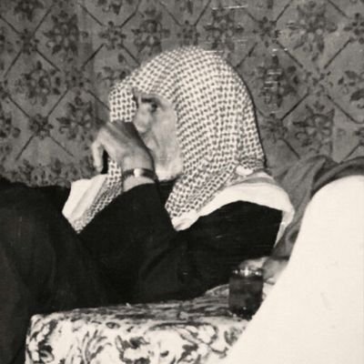 لاتندم على شخص حبيته وخلاك ———————————————-اندم على من حبك وخليته ————-( عاشق لفن طلال مداح رحمه الله )