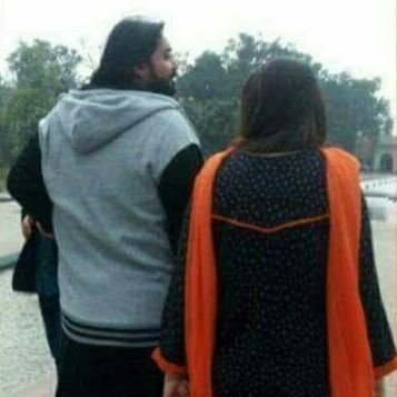 عورت ملکیت کے نہیں....
محبت کے حصار میں جینا پسند کرتی ہے...!