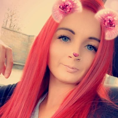 amz_4's profile picture. love havin a good old giggle, lifes what you make of it. Love anything pink, glittery and my iphone!!