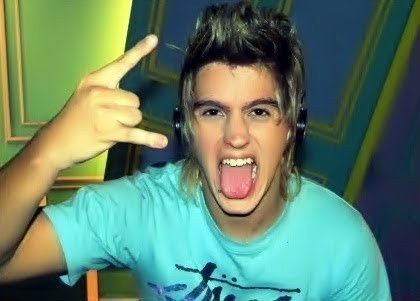 esse FCO Feitoo EspeciiaL paraa o @thomasrestart 
Criado dia 06-12-2010

Esperooow qe vaaai lonGEe ee Esperoo o @rockrestart mee seguii