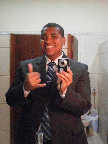 ⛪ Cristão                
💼  Jornalista e Assessor de Impressa
💻 Pós-graduado em Assessoria de Comunicação