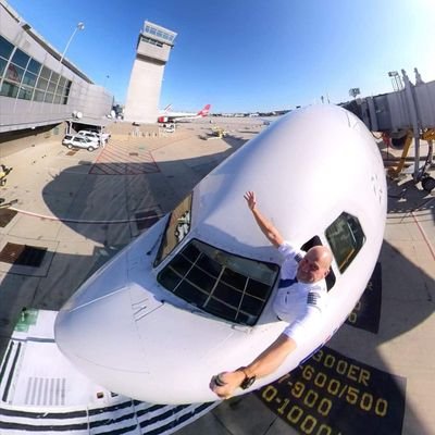 Former Airbus 330, 340 and 350 Airline Captain. Aviation and SoMe consultant (https://t.co/cbt9CDwrj4.A.E). Author and lecturer. 🛫📸🎥🚘😎