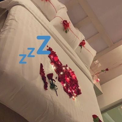 fhdalsymy8's profile picture. 